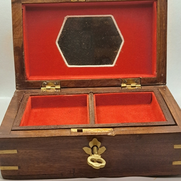 Vintage wood inlay jewellery box. - Picture 2 of 7